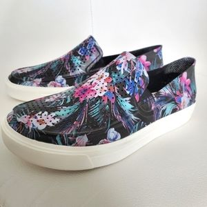 Crocs Women's Citilane Roka Graphic Slip-On (9)